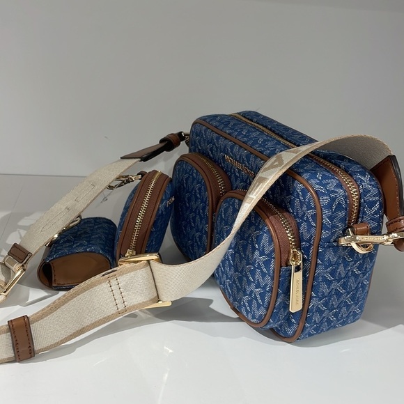 Michael Kors Denim 💙Jet set travel pocket
crossbody tech pouches AirPods case - Picture 6 of 11